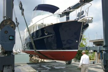 Beneteau Swift Trawler 42 in the boat yard Beneteau Swift Trawler 42 Project Management