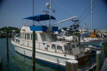 Get comfortable docking so you can LEAVE the dock with confidence! Docking Is Easy With Captain Chris Yacht Services