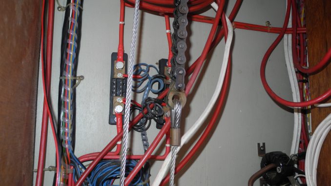 1a Chain and Cable device at the helm